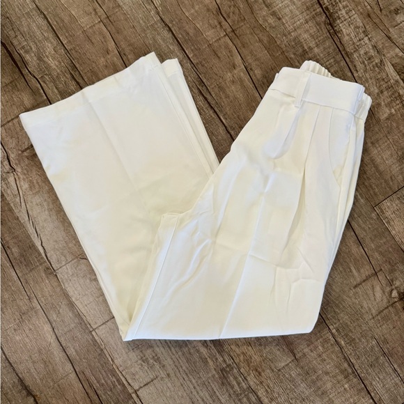 Pants - Women’s White Wide-Leg Pleated Dress Pants Short | High Waist Trousers | Size XS